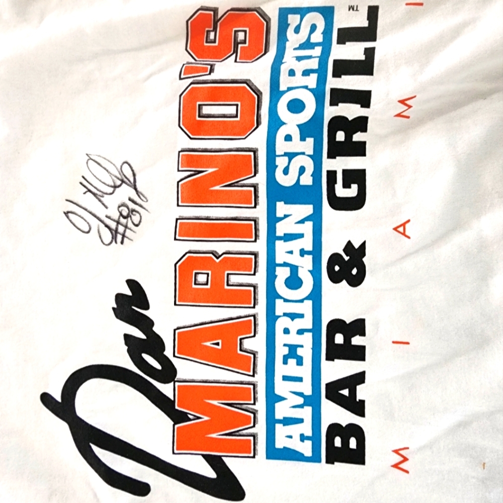 Vintage Dan Marino American Sports Bar & Grill Autographed T-Shirt.